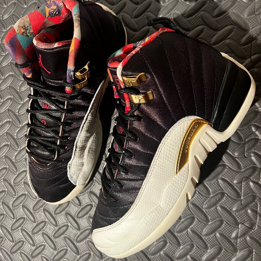 Air Jordan 12 Retro Chinese New Year size 7 Womens Black shoes